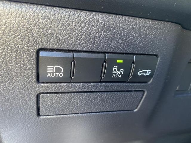 Lexus NX  第9張相片