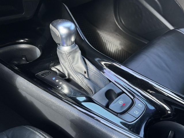 Toyota C-HR  第2張相片