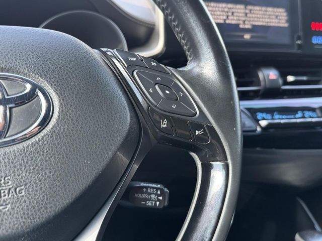 Toyota C-HR  第8張相片