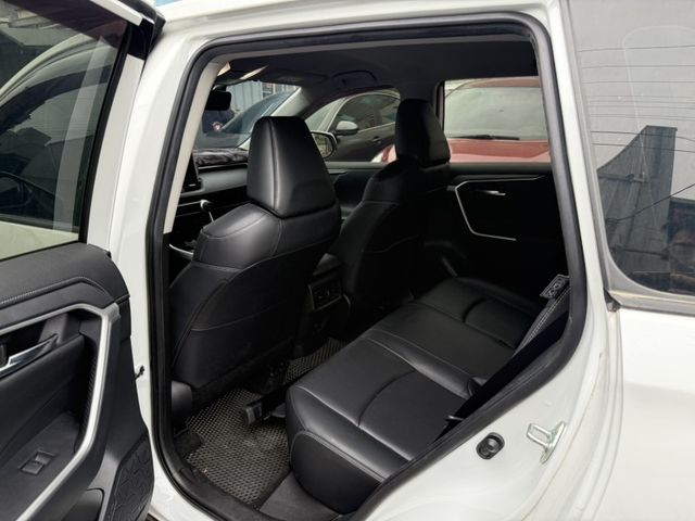 Toyota RAV4  第7張相片