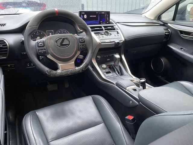 Lexus NX  第9張相片