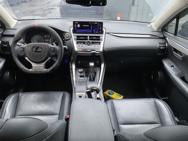 Lexus NX  第10張相片