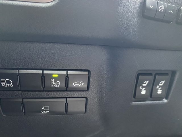 Lexus NX  第12張相片