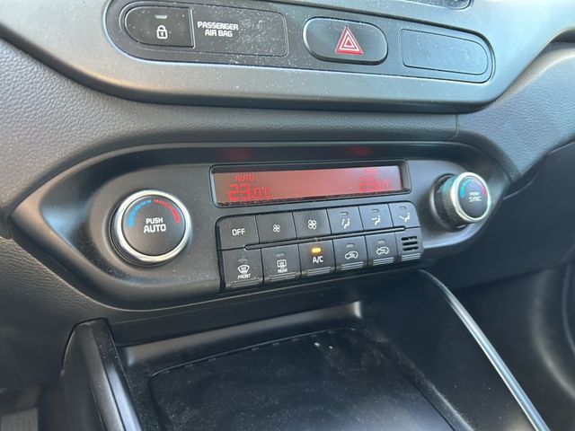 Kia Carens  第11張相片