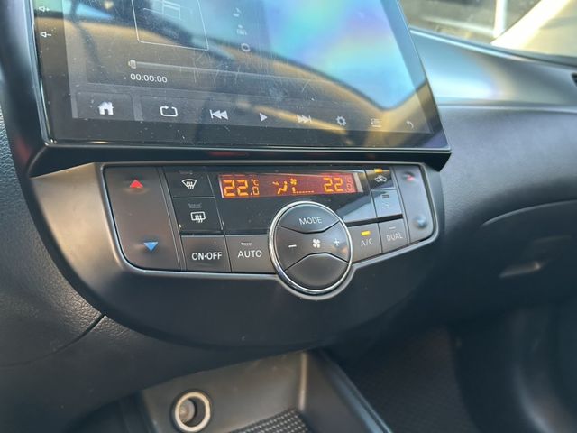 Nissan Tiida  第11張相片