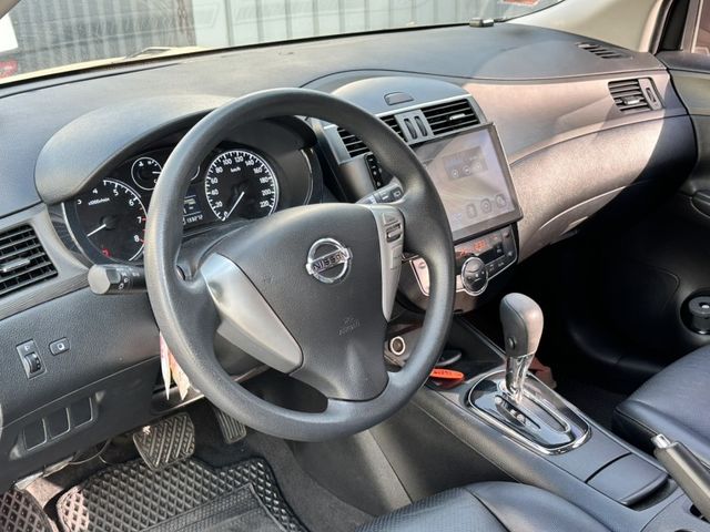 Nissan Tiida  第6張相片