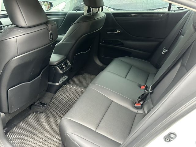 Lexus ES  第8張相片