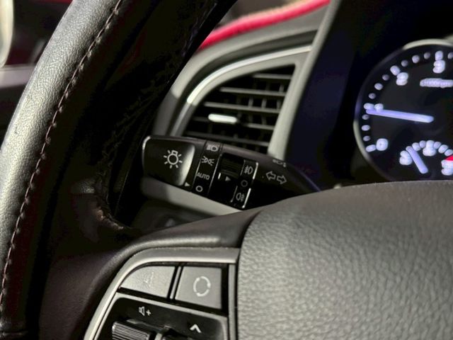 Hyundai Elantra  第1張相片