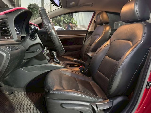 Hyundai Elantra  第2張相片