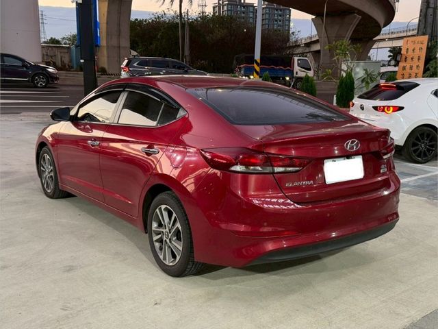 Hyundai Elantra  第5張相片