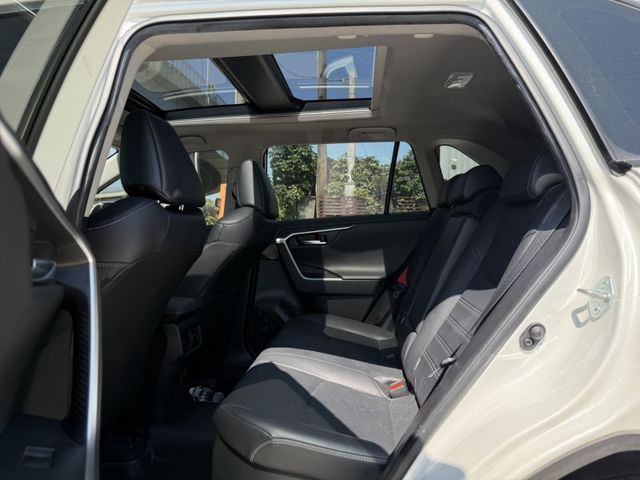 Toyota RAV4  第13張相片