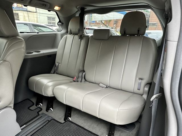 Toyota Sienna  第9張相片