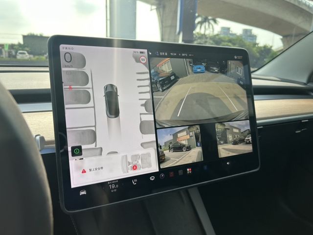 2022 Model3 灰  第8張相片