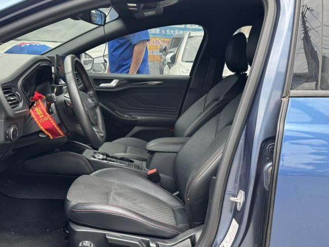 2020 FOCUS ST-line 藍  第8張相片