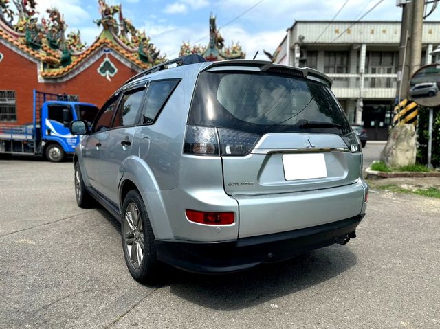 MITSUBISHI三菱 OUTLANDER  第2張相片