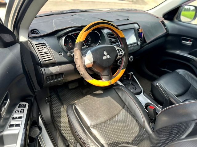 MITSUBISHI三菱 OUTLANDER  第3張相片