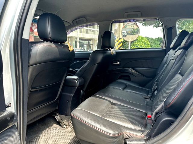 MITSUBISHI三菱 OUTLANDER  第4張相片