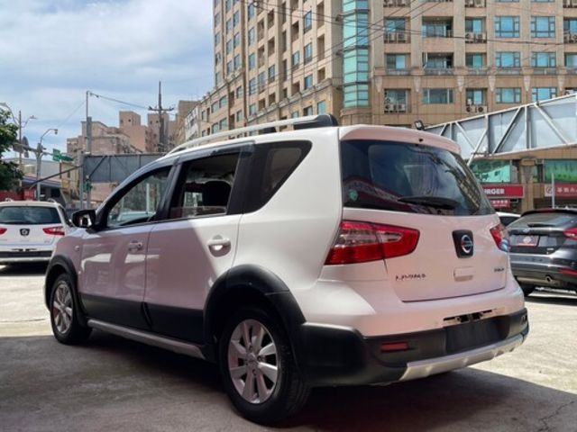 NISSAN日產 LIVINA  第6張相片