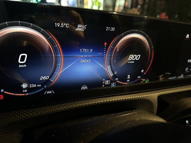 M-BENZ賓士 CLA200  第2張相片
