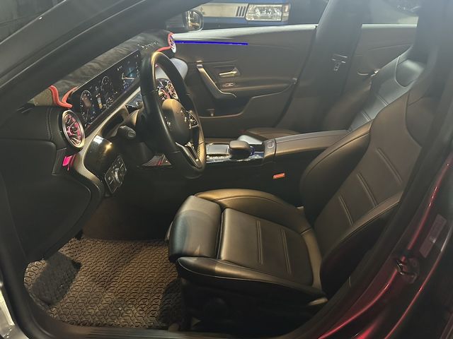 M-BENZ賓士 CLA200  第3張相片