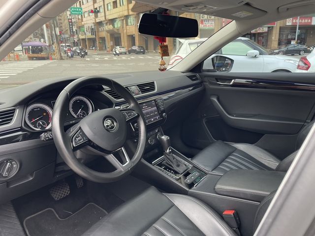 SKODA司科達 SUPERB  第2張相片
