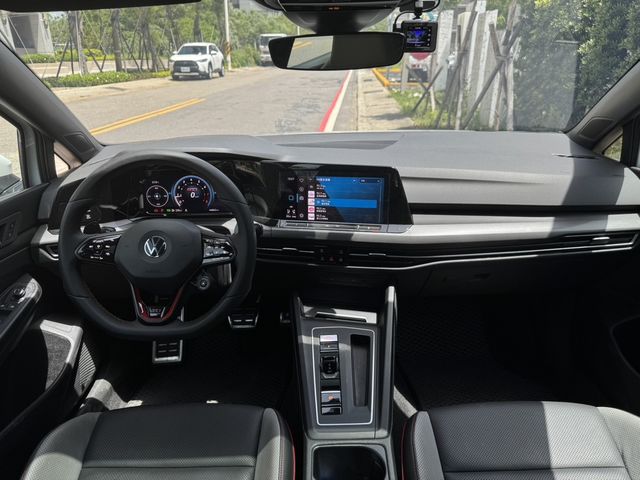 VOLKSWAGEN福斯 GOLF GTI  第4張相片
