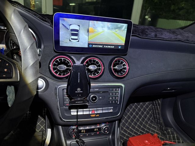 M-BENZ賓士 CLA250  第3張相片