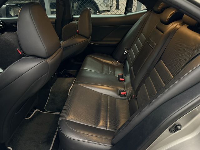 LEXUS凌志 IS200T  第3張相片