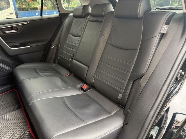 TOYOTA豐田 RAV4  第3張相片