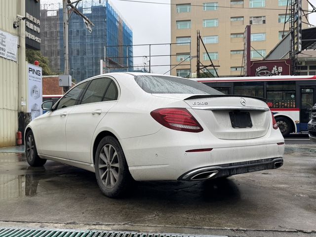 M-BENZ賓士 E200  第2張相片