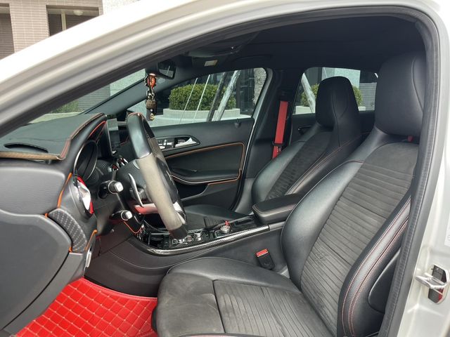 M-BENZ賓士 A45 AMG  第3張相片