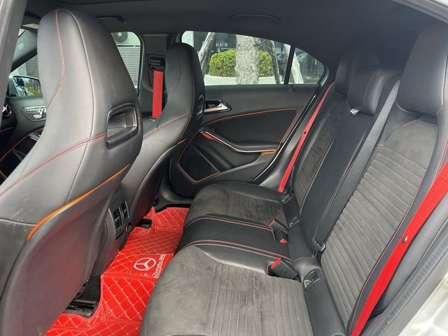 M-BENZ賓士 A45 AMG  第4張相片