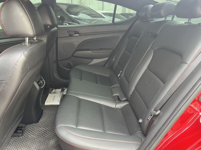 HYUNDAI現代 ELANTRA  第6張相片