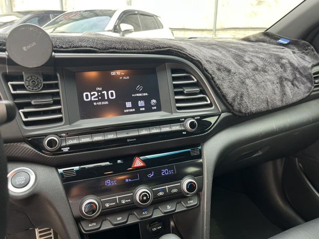 HYUNDAI現代 ELANTRA  第9張相片