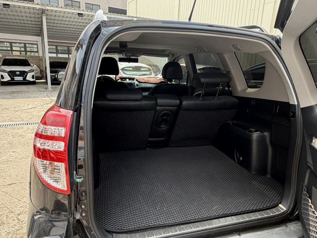 TOYOTA豐田 RAV4  第3張相片