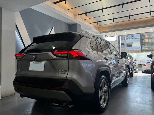 TOYOTA豐田 RAV4  第2張相片
