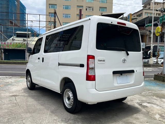 TOYOTA豐田 TOWN ACE  第2張相片