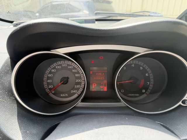 MITSUBISHI三菱 OUTLANDER  第2張相片