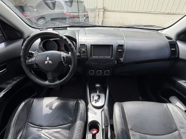 MITSUBISHI三菱 OUTLANDER  第9張相片