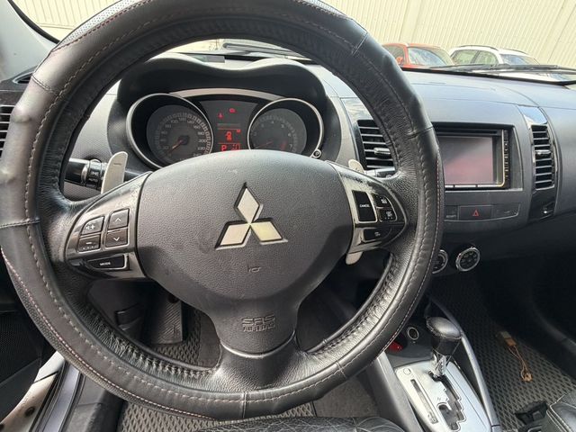 MITSUBISHI三菱 OUTLANDER  第14張相片
