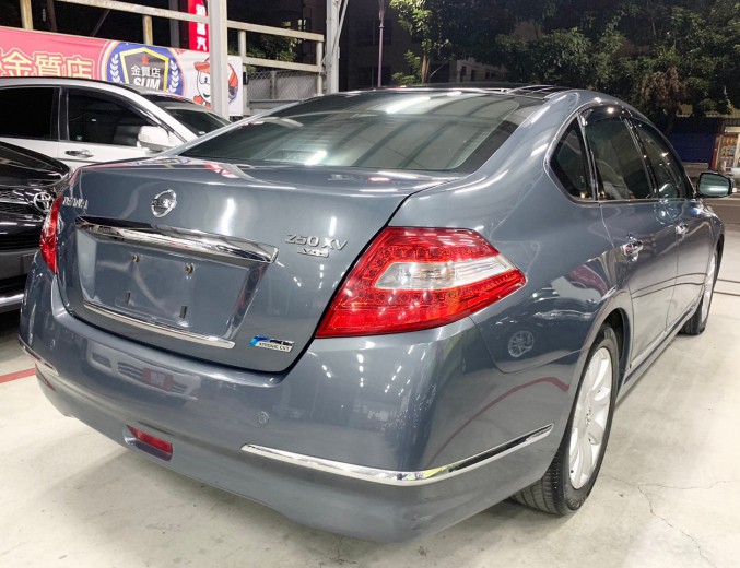 可增貸自用優質代步車 含免鑰起動 全景天窗 恆溫空調 大空間舒適房車 全額優惠中  第6張相片