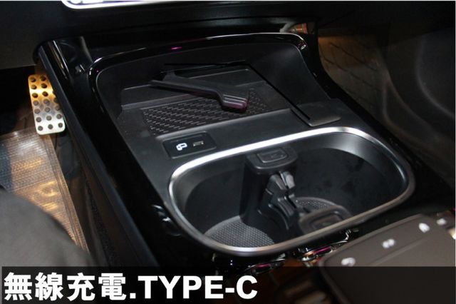 2021式✅原廠消光灰✅40萬選配✅7.9萬豪華AMG內裝✅ACC 4WD 多光束 柏林 夜色19鋁圈⭕全車保固⭕可全貸  第14張相片