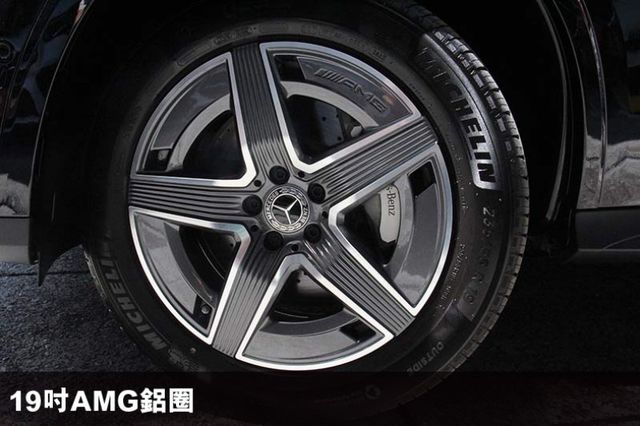 正2024年⭕四輪傳動⭕全車原漆⭕僅跑2萬✅就是新車✅價格更大優惠✅全景天窗⭕AMG⭕P20⭕新車利率⭕可全貸  第8張相片