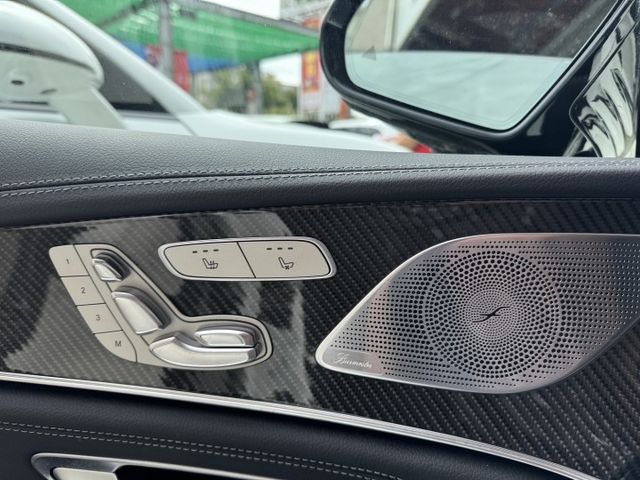 ⭕正21年小改款 僅跑1萬✅全滿配車款✅P20✅鑽石白✅跑車排氣管✅氣壓懸吊✅碳纖維內裝✅U88旋鈕✅多光束✅通風加熱椅  第7張相片