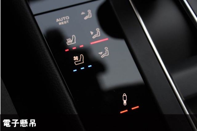 ⭕現省百萬✅市場稀少MACAN T ✅PASM電子懸吊✅跑計套件✅BOSE音響⭕大滿配⭕新車保固中⭕全車原漆⭕可遇不可求  第13張相片