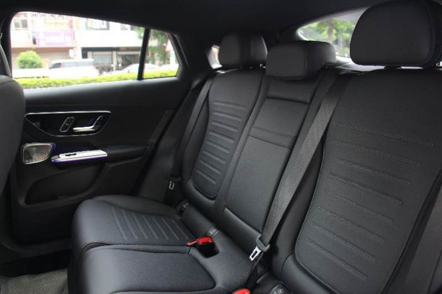 ⭕正25年出廠全新車⭕大滿配✅通風加熱椅✅P20輔助駕駛✅拖車勾✅多光束✅抬顯✅柏林✅側踏板⭕保固最長7年⭕新車利率  第19張相片