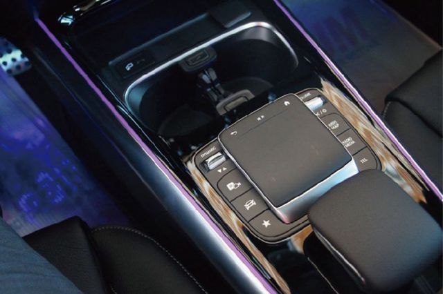 ⭕23年⭕全網最低價✅AMG✅四輪傳動✅ACC跟車✅多光束頭燈✅全景天窗✅雙記憶座椅⭕新車利率✅未領牌  第13張相片