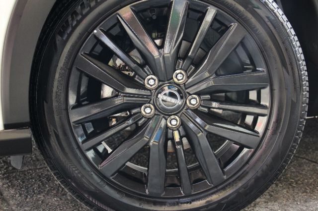 ⭕市場唯一⭕正25年出廠落地新車⭕樂咖特仕版 ✅全車黑化套件 ✅JBL音響✅360環景 ✅恆溫空調 ✅黑色尾翼⭕實車在店  第8張相片