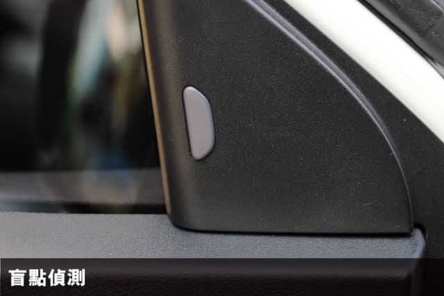 ⭕市場唯一⭕正25年出廠落地新車⭕樂咖特仕版 ✅全車黑化套件 ✅JBL音響✅360環景 ✅恆溫空調 ✅黑色尾翼⭕實車在店  第17張相片