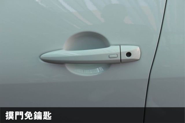 ✅挑戰低價 正25年出廠✅僅跑7000KM⭕尊爵智駕版✅車道維持✅360環景✅高音喇叭✅全車原鈑原漆✅可全額貸✅新車利率  第16張相片
